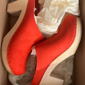 Bryr Chloe closed toe high heel clog in Poppy Red size 10